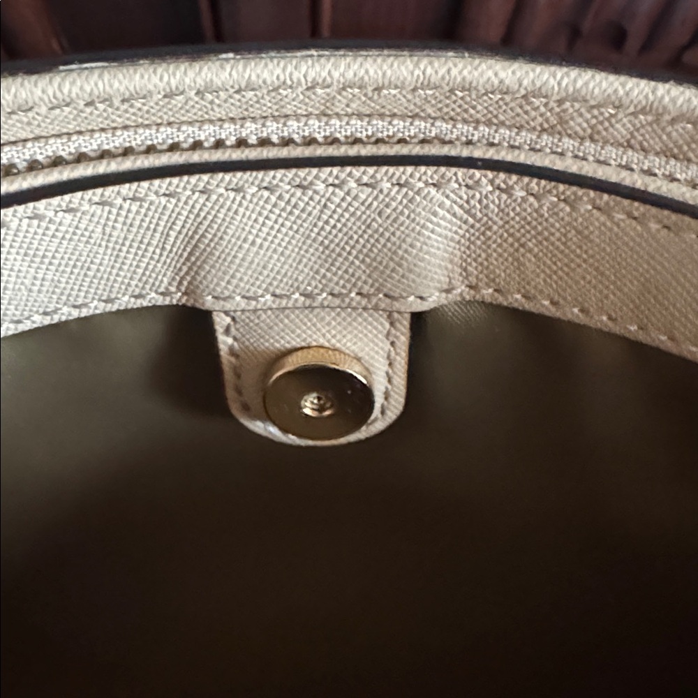 Coach Light Tan Leather Shoulder Bag - Picture 15 of 16